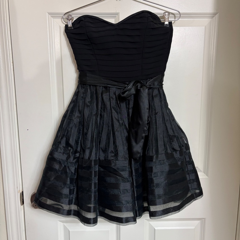 Betsey Johnson Cupcake Black Strapless Pleated Sweetheart Cocktail Dress Size 2